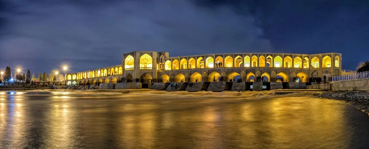 اصفهان، نصف جهان: گشتی در زاینده‌رود و پل‌های تاریخی