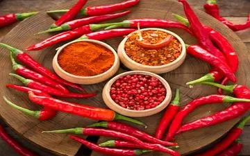 چگونه خوردن غذای تند بر سلامت دستگاه هاضمه تأثیر می‌گذارد؟