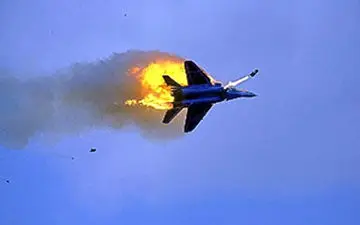 لحظه انهدام جنگنده روسی توسط تروریست‌های سوریه و فرود خلبان با چتر نجات + فیلم