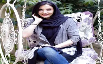 
عکسِ بی حجاب رویا میرعلمی در خارج از ایران! 
