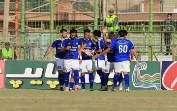 قلعه‌نویی درصدد جذب وینگر و مدافع/ حضور مدافع پیشین استقلال در تمرینات گل‌گهر 