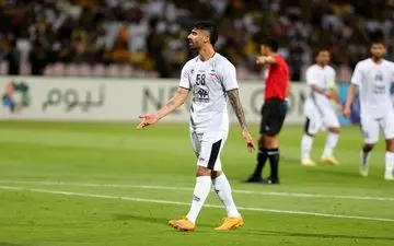 تماشا از مهاجمان، مدافعان در درخشش