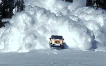 شمار جان باختگان سقوط بهمن در کشمیر تحت کنترل هند به 21 نفر افزایش یافت