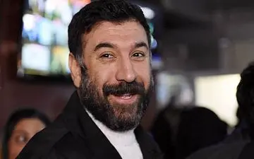 رونمایی از پیراهن پرسپولیس برای بازی با تراکتور با نام علی انصاریان+عکس