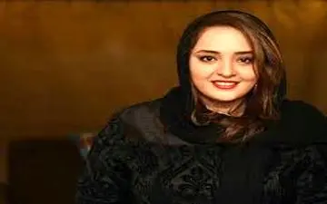 عکس جنجالی ستایش در آغوش آقای بازیگر معروف+ تصویر 