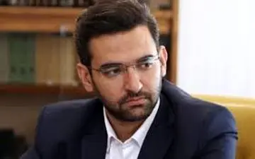 اقدام به خودسوزی یک فرد مقابل وزارت ارتباطات؛آذری جهرمی توضیح داد!