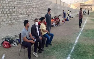 اهداء ۲۵ دست لباس ورزشی به تیم فوتبال سرخپوشان سرابله