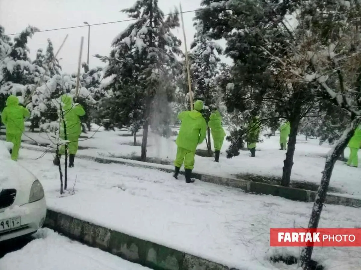 آماده باش مناطق ٢٢ گانه شهرداری تهران در پی بارش برف 