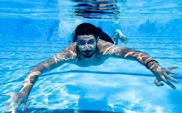 آشنایی با نکات بهداشتی برای استخر | با این شرایط وارد استخر نشوید

