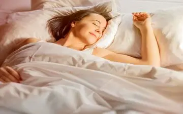 چطور بخوابیم که پوستمان چروک نشود؟
