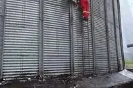 نجات معجزه‌آسای کارگر محبوس سیلوی گندم در ماهیدشت کرمانشاه 