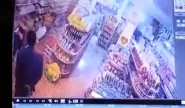 لحظه وقوع زلزله در یکی از فروشگاه‌های شهر اسلام آباد غرب +فیلم