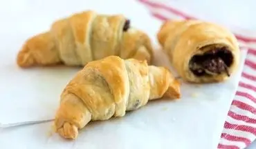 طرز تهیه کروسان خانگی با مغز شکلات؛ صبحانه‌ای جذاب