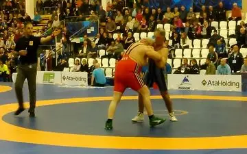 یزدانپور داور بین‌المللی کشتی شد