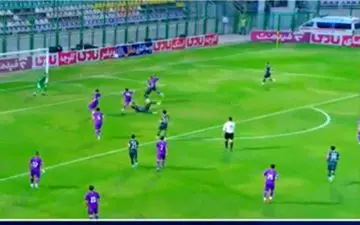 پنالتی جنجالی ذوب آهن در اصفهان با تصمیم VAR منتفی شد