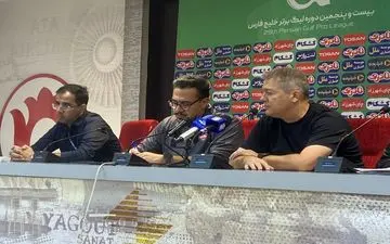 سرمربی تراکتور: گلر حریف بیشتر روی زمین بود/داور از آلمان بیاورید!