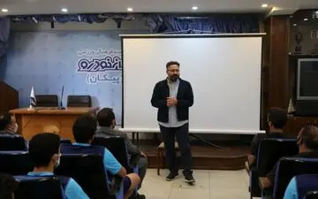نشست صمیمانه مدیران پیکان با بازیکنان/محمدی: به سرمربی‌تان انرژی مثبت بدهید تا برگردد