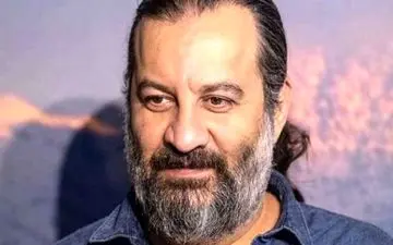 استوری تازه و تمسخر‌آمیز مهراب قاسم‌خانی