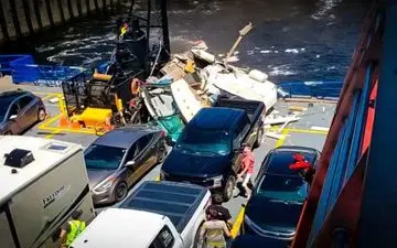 سقوط جالب خودرو روی عرشه کشتی