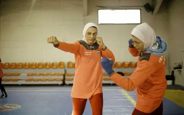 از محرومیت خواهران منصوریان صرف نظر شد