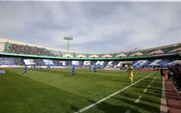 شعار هواداران استقلال علیه مسئولان فدراسیون و درگیری لفظی ساپینتو 