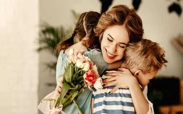 نگاهی به فلسفه روز جهانی مادر؛ چگونه روز جهانی مادر شکل گرفت؟+ پیام های تبریک