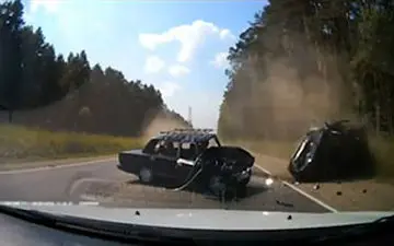 تصادف شاخ به شاخ مرگبار، عاقبت سبقت از سمت راست + فیلم 