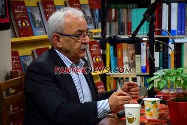گزارش تصویری بزرگداشت دکتر اکبر اعتماد بنیانگذار سازمان انرژی اتمی کشور  و رونمایی کتاب «در پرتگاه حادثه» در شهر کتاب همدان