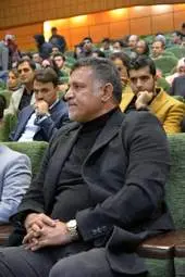 اهدای تندیس مهر حقوق بشر به علی دایی اسوره فوتبال ایران در کرمانشاه
