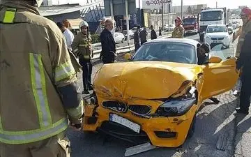 عکس های تصادف خودوری فوق لاکچری در بزرگراه شهید فهمیده