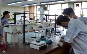 رقابت تنگاتنگ نماینده‌های 8 دانشگاه مطرح کشور در بازیافت باتری‌های غیر قابل مصرف + فیلم