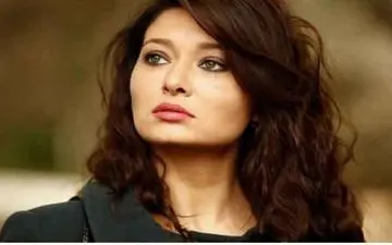 تصویری عجیب از بازیگر زن ترکیه روی پرده سینمای ایران