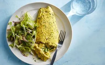 طرز تهیه املت کرکی؛ صبحانه‌ای سبک و خوشمزه با بافتی نرم و پف‌دار