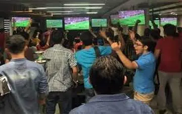 واکنش تندگویان به ممنوعیت پخش فوتبال در کافه‌ها