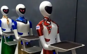 در این رستوران، ربات‌ها از شما پذیرایی می‌کنند