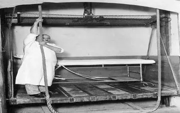  آسانسور دستی؛ ۸۹ سال پیش