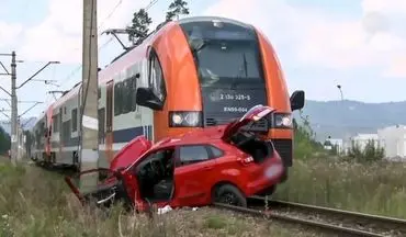  توقف مرگبار خودروی آموزش رانندگی روی ریل قطار!+فیلم