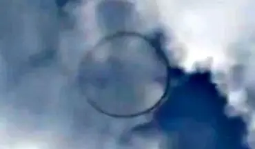 وحشت ساکنان محلی از یوفوی حلقوی در آسمان! +فیلم