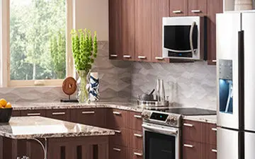 کنایه مجری تلویزیون به حقوق ماهیانه نمایندگان مجلس