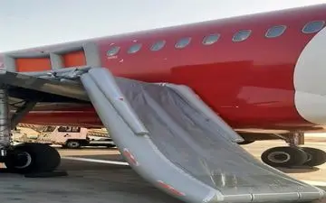 شکستگی شیشه کابین خلبان فوکر قشم ایر/مسافران در سلامت هستند 