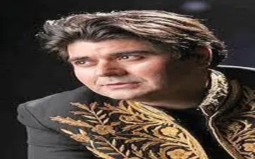  سالار عقیلی به همراه همسر و فرزندش، در آستانه سال نو