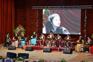 اجرای گروه موسیقی سی رود قصرشیرین درجشنواره بین‌المللی اقوام