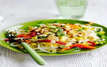 اینجوری با نودل سالاد درست کن! فوق العاده میشه!