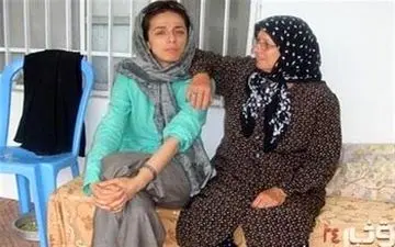 حضور مادر مسیح علی نژاد در راهپیمایی ۲۲ بهمن