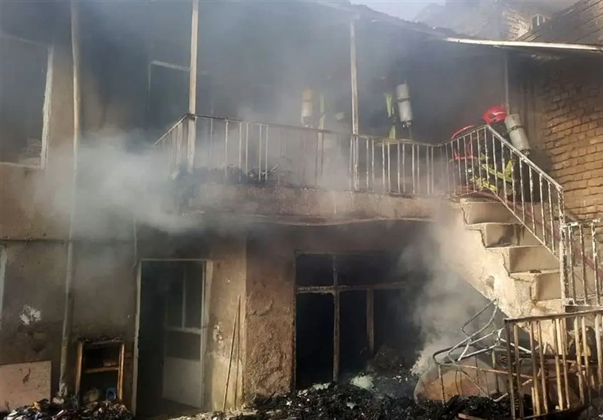  آتش‌سوزی مهیب یک خانه ویلایی در مشهد | نجات ۴ کودک از میان شعله‌های آتش