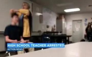 اقدام عجیب معلم در کلاس درس! +فیلم 