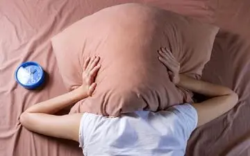 اگر اینطور می خوابید حتما سکته می کنید 