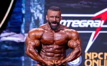 عکس عاشقانه هادی چوپان و همسرش با تیپ مجلسی خاص