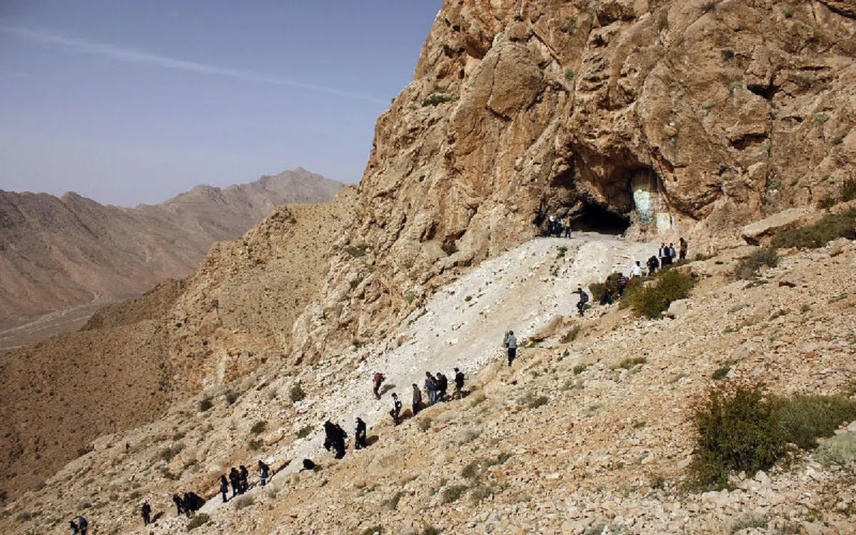 بزرگ‌ترین قندیل آهکی ایران اینجاست!|تماشای غار آهکی در دربند!

