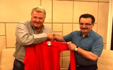 سرمربی سرخپوشان تیتر یک رسانه‌های ولز